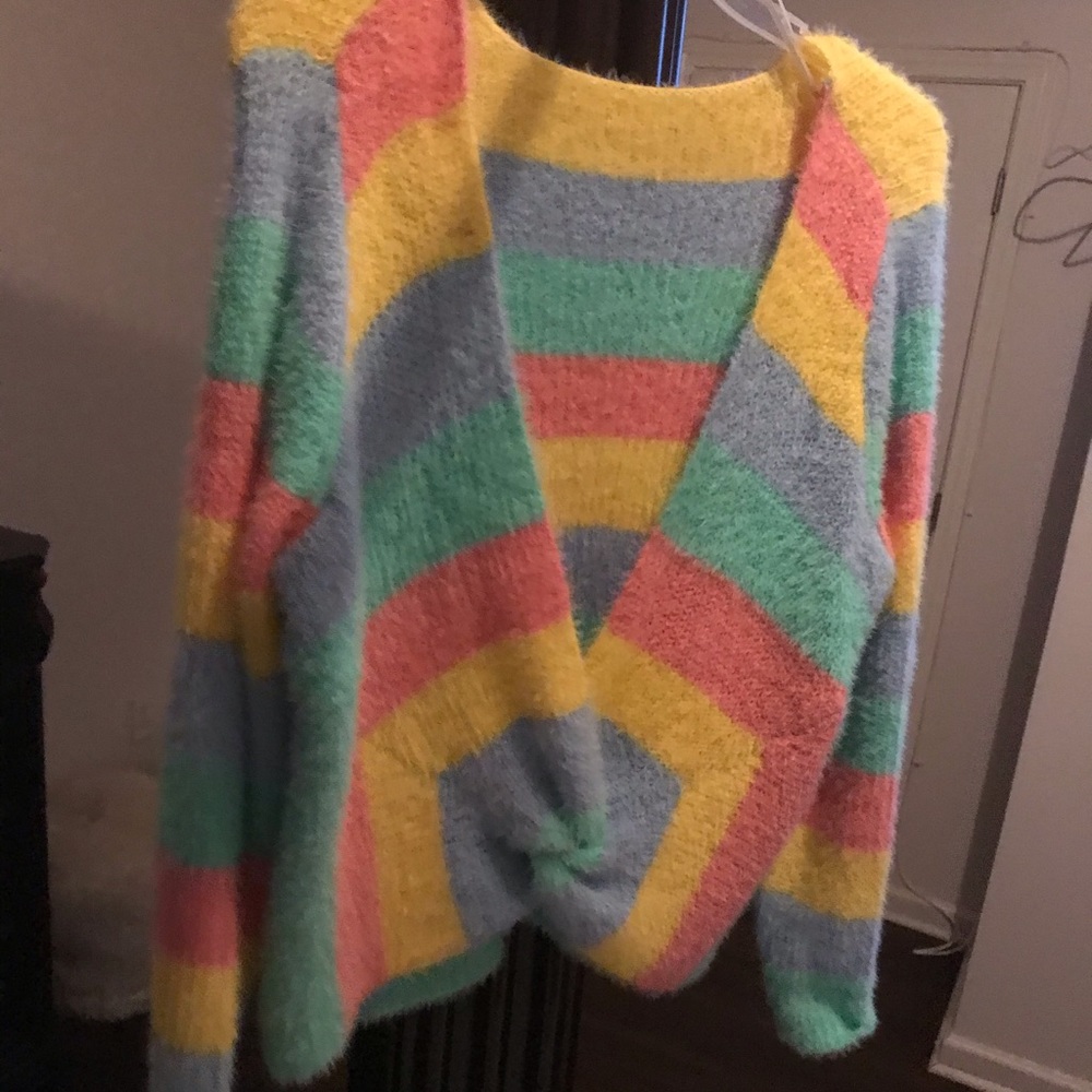 (NWT) Opened bAck SweAter !!💚💗💚💙💛